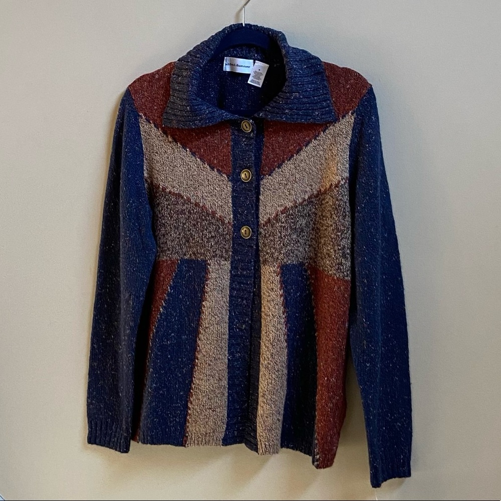NWT Alfred dunner women sweater. Size M. Color combination of blue/brown.